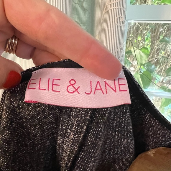 Ellie & Jane tunic dress
USED
Boots and scarf not included - Picture 7 of 9